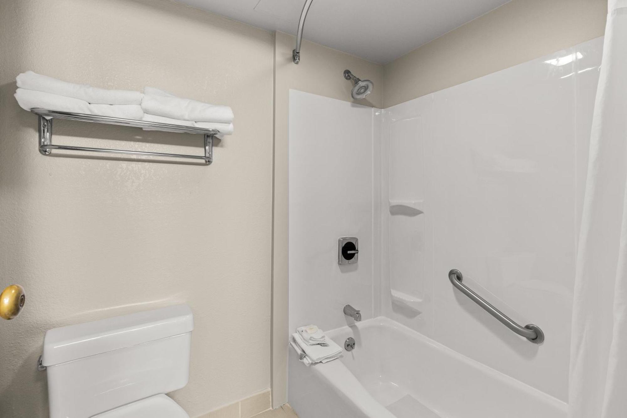 Suburban Studios Altoona Ngoại thất bức ảnh