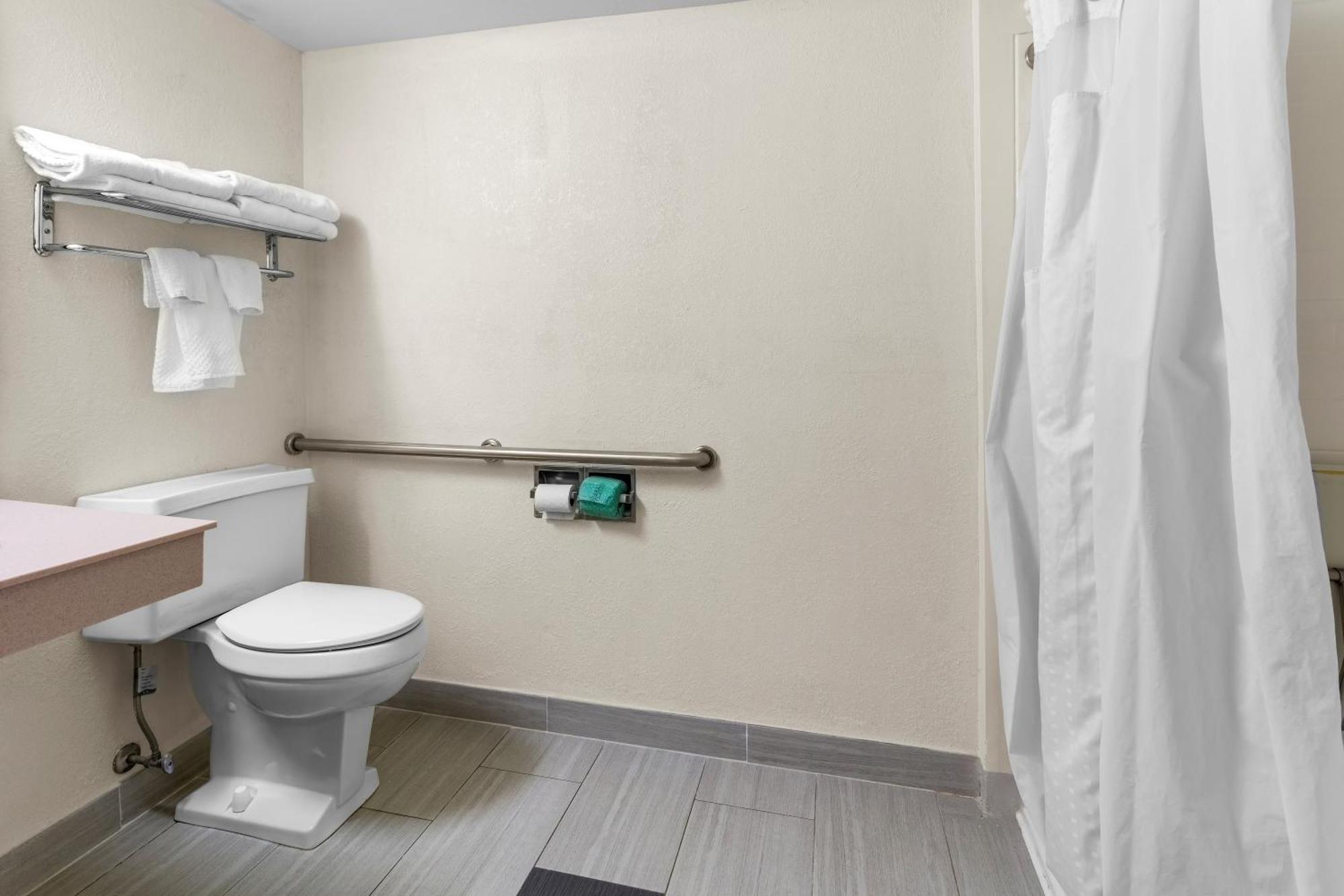 Suburban Studios Altoona Ngoại thất bức ảnh