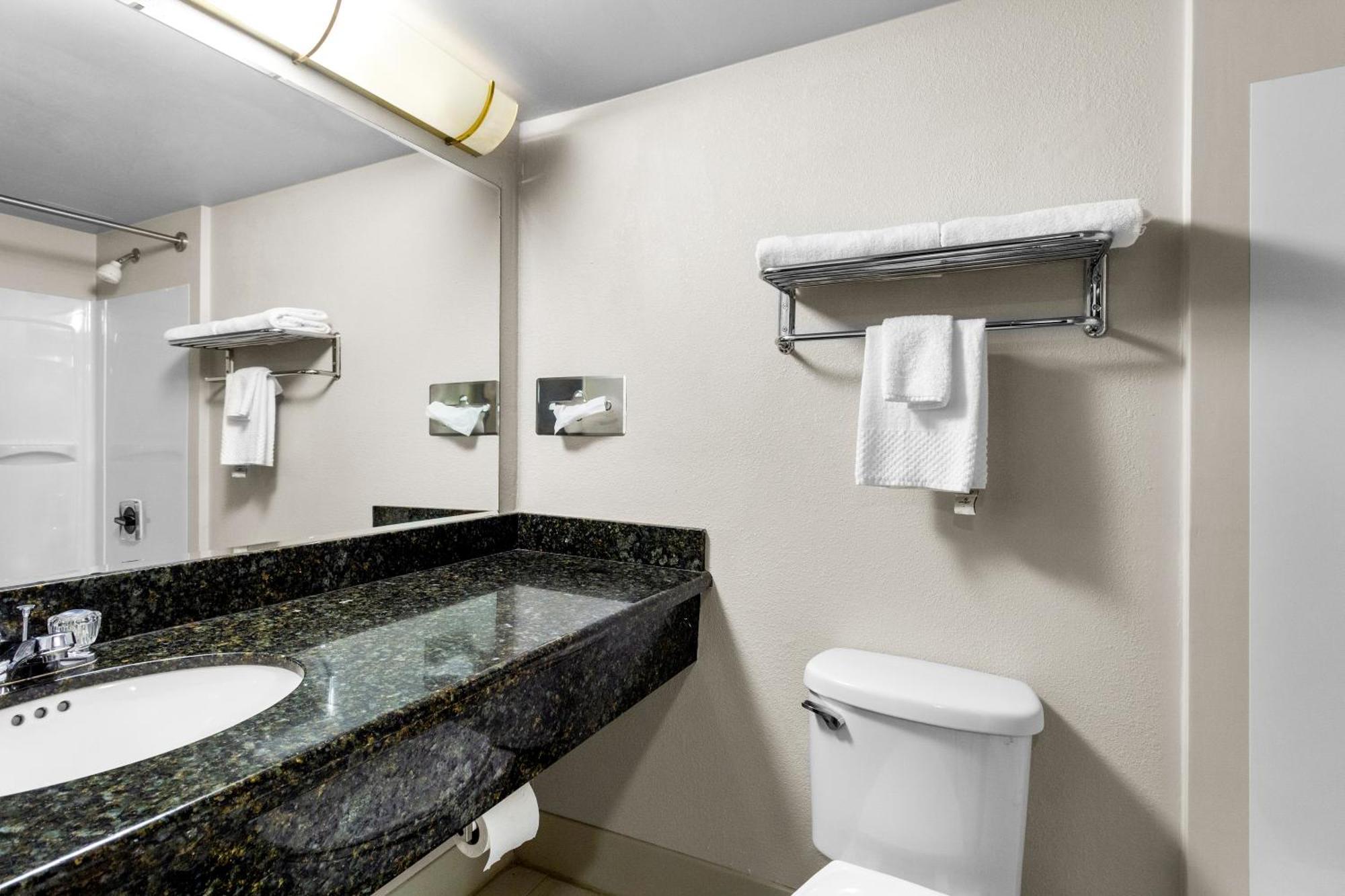 Suburban Studios Altoona Ngoại thất bức ảnh